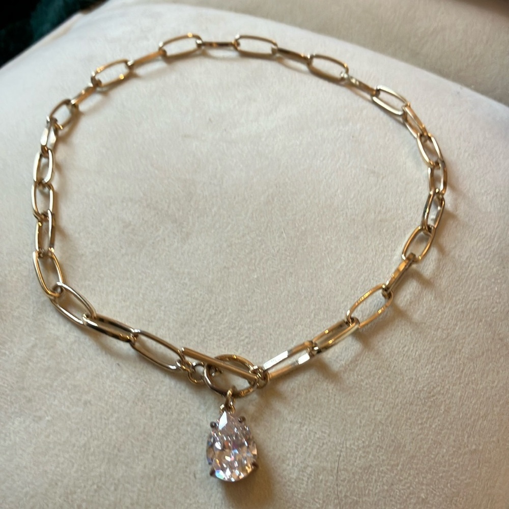 Elegant Gold Chain Necklace with Crystal Pendant